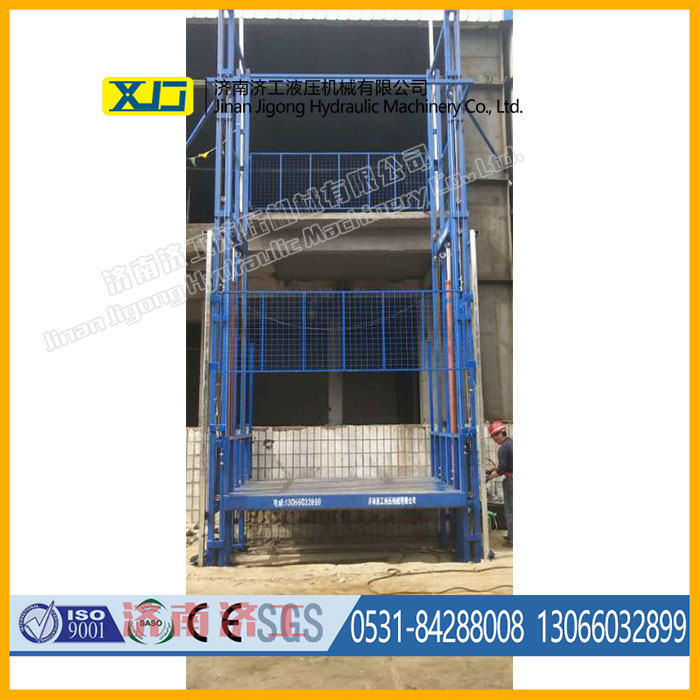 軌道式升降機(jī)